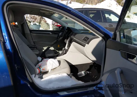 2017 Volkswagen Passat 1.8T R-Line из США, поврежденный, VIN 1VWDT7A3XHC011749